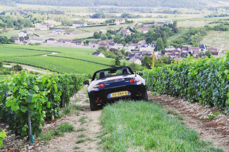 Roadtrip door Frankrijk: Een rit vol vrijheid, geur van asfalt en de magie van de Champagnestreek Roadtrip door Frankrijk: Een rit vol vrijheid, geur van asfalt en de magie van de Champagnestreek