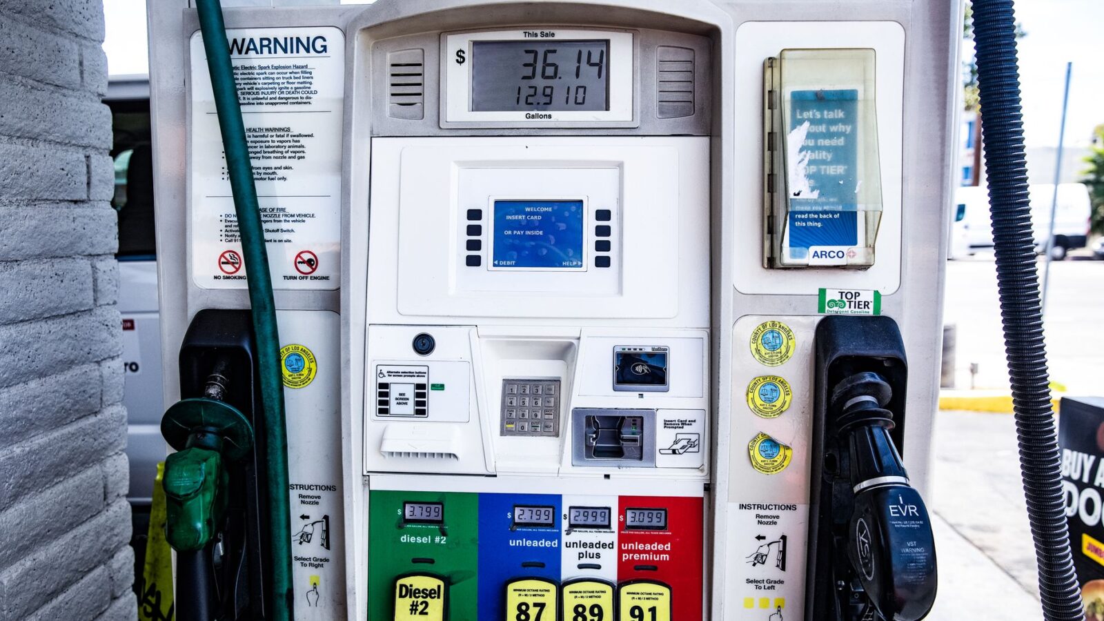Benzineprijs zakt naar gemiddeld 2,55 euro per liter
