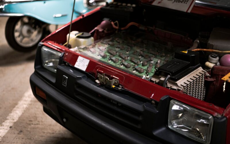 Elektrische auto occasion kopen: accu, laadsnelheid en garantie