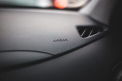 Airbag lampje blijft branden: oorzaken en APK-gevolgen Airbag lampje blijft branden: oorzaken en APK-gevolgen