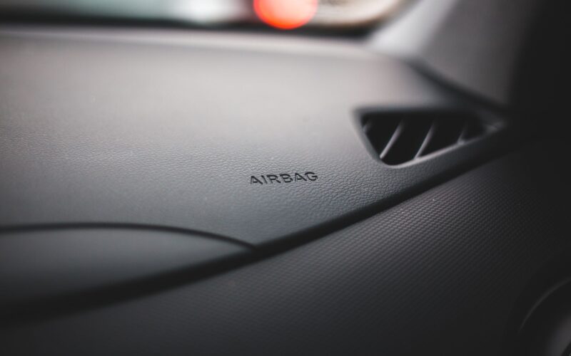 Airbag lampje blijft branden: oorzaken en APK-gevolgen